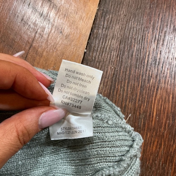 Marmot Mountain Knit Beanie Hat Gray Cuffed Logo Patch Winter Outdoor - Picture 6 of 6